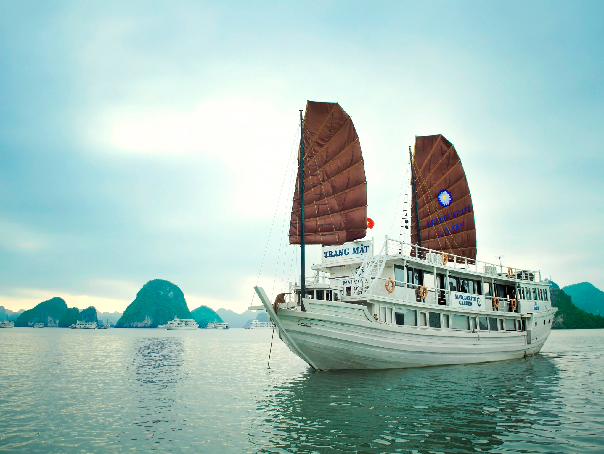 GARDEN BAY  LUXURY  CRUISE 2DAYS-1 NIGHT 